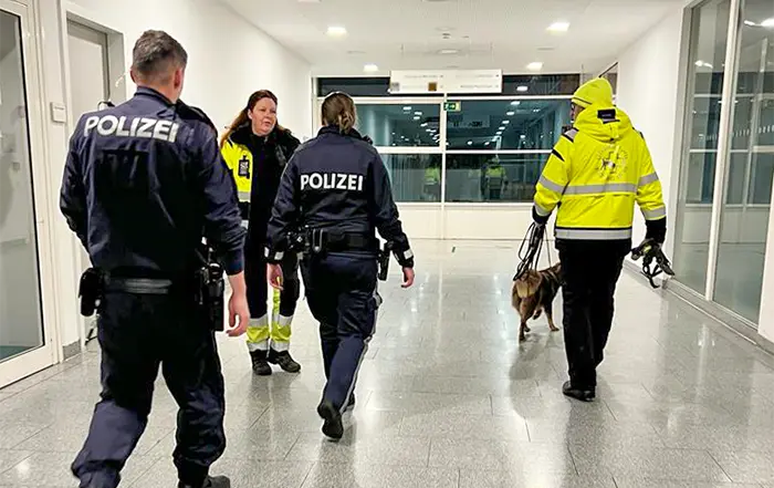 Gemeinsam mit der Polizei wird der Einsatz vorbereitet